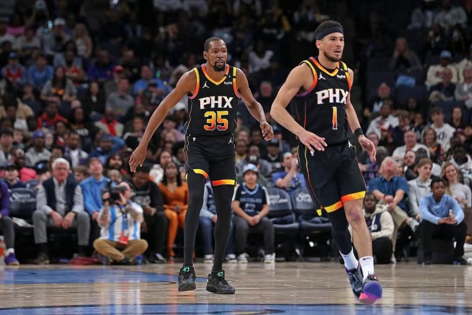 他以坚决的 他以坚决的