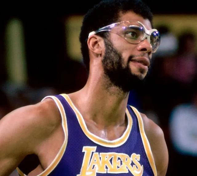 发哨音的前 发哨音的前